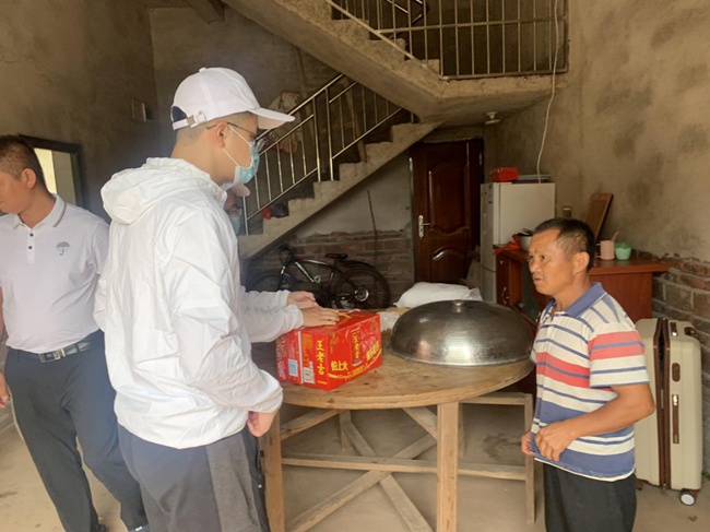 實(shí)踐隊(duì)走訪慰問(wèn)脫貧戶。福建船政交通職業(yè)學(xué)院供圖